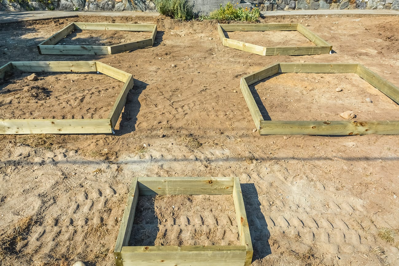 topsoil SMALL IRON EXCAVATING LTD - Laying garden